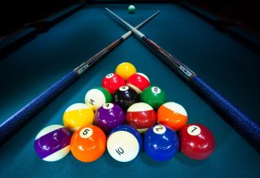 billiard table,pool cue,balls