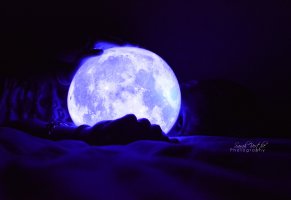 night,bluelight,photography,dark,balloon,moon,light,blue