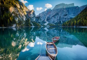 зеркало,лодки,горы,палуба,озеро,отражение