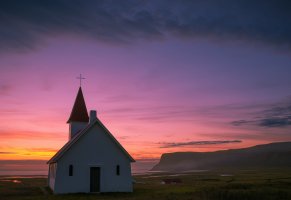 холм,вечер,церквушка,вдали,исландия,закат,море,небо,облака