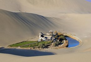 вода,оазис,китай,пустыня гоби,озеро юэяцюань,песок,природа