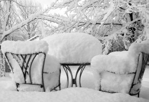 деревья,мороз,Зима,фон,снег,стулья,обои,природа,фото,столик