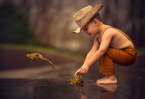 вода,лягушки,ребенок,шляпа,природа,jake olson,мальчик,брюки,игра