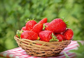 спелая,fresh,корзинка,ягоды,berries,красные,strawberry,клубника