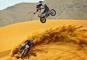 мотокросс,песок,шлем,костюм,мотоциклы,пустыня