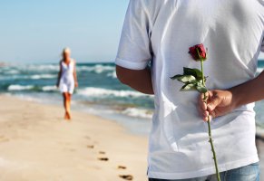 цветы,море,розы,пляж,любовь,девушки,влюбленные пары